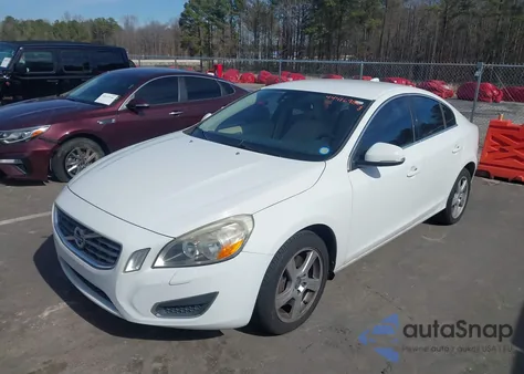 2013 Volvo S60 T5 z USA, uszkodzony, nr VIN YV1612FS4D2222637